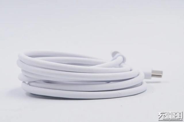 打破外国氮化镓芯片垄断，首款内置中国芯氮化镓快充深度拆解