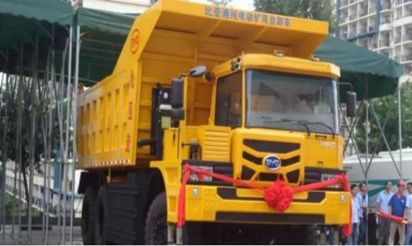 比亚迪董事长亲自试车，这款车耗资25亿，国人纷纷点赞