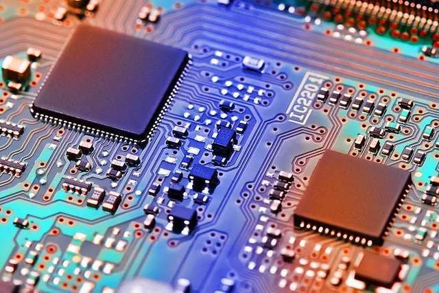 芯片之争，谁主沉浮？华为高调宣布：我来了！