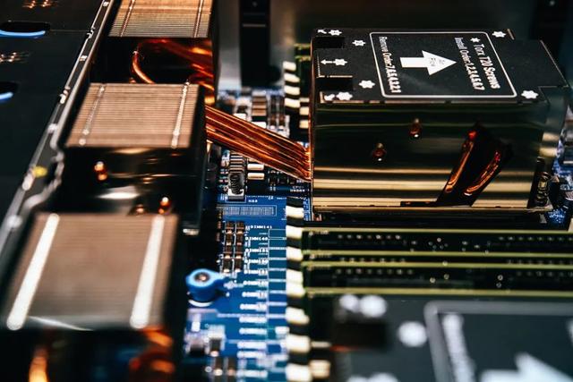 云服务商为什么要做自研服务器？