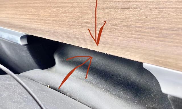 拼接缝不均匀、门把手无法回拉，国产Model 3做工竟糙成这样