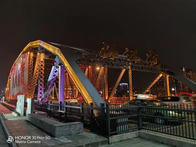 荣耀这次怎么不按套路出牌？将5G机杀到这个价，还要赚钱不？