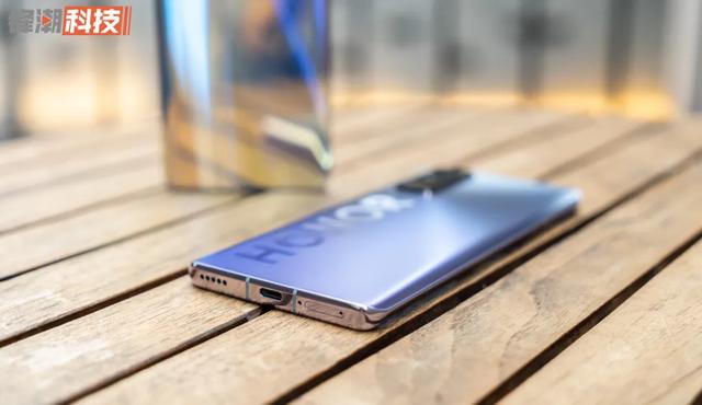 荣耀这次怎么不按套路出牌？将5G机杀到这个价，还要赚钱不？