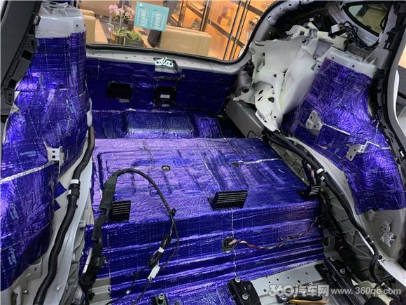 不再意会隔音效果用数据说话！特斯拉升级阿德萨天空系列整车实测