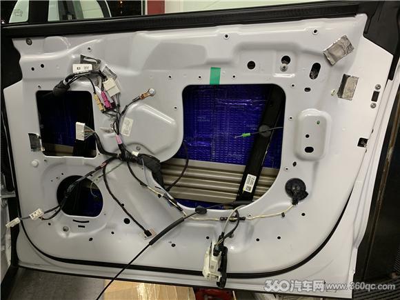 不再意会隔音效果用数据说话！特斯拉升级阿德萨天空系列整车实测