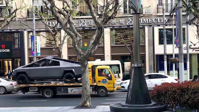 特斯拉皮卡现身上海街头，比悍马霸气，国内上市临近了？