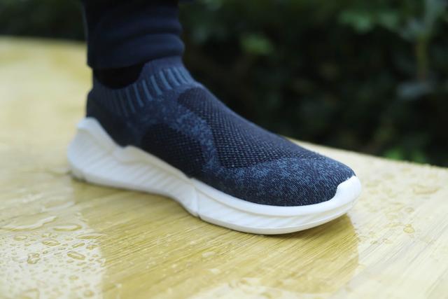 小米击穿跑鞋行业暴利！49元体验499快乐，解放西潮男：AJ不香了