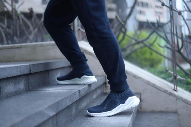 小米击穿跑鞋行业暴利！49元体验499快乐，解放西潮男：AJ不香了