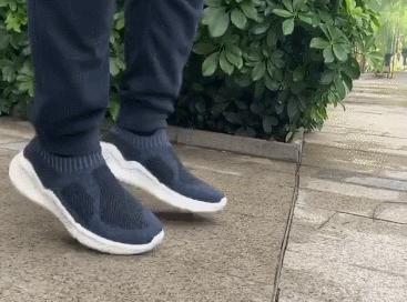 小米击穿跑鞋行业暴利！49元体验499快乐，解放西潮男：AJ不香了