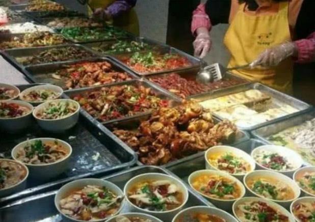 继阿里巴巴之后，富士康也晒食堂“饭菜”，网友：谁还愿意工作？