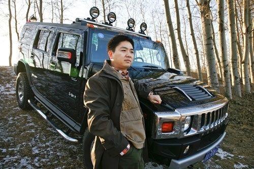 刘强东再上热搜头条，但这个白手起家的枭雄人物变得“低调”了