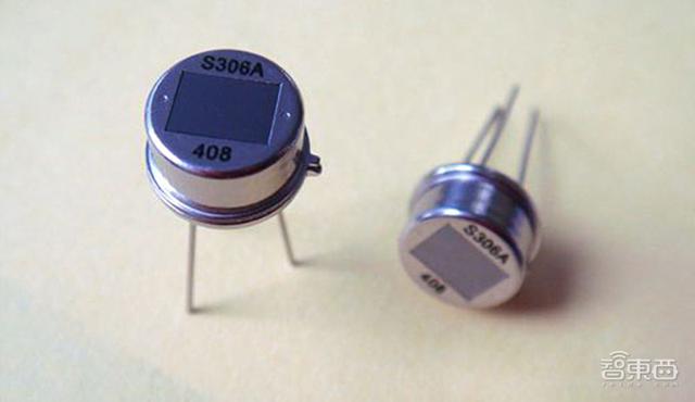 疫情背后的科技暗战！十年突破美国技术封锁，国产红外芯片翻身仗