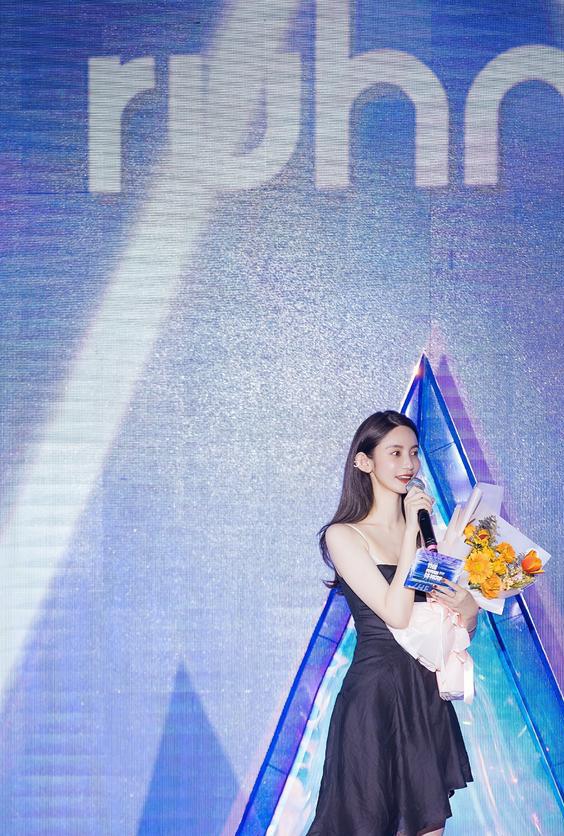 总裁夫人一声吼，阿里市值抖三抖