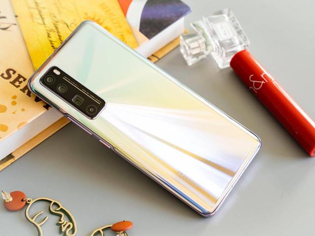 华为nova7 Pro精美图赏 优雅低调的时尚单品