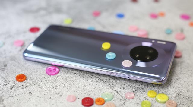 不在独有辨识度的华为Mate30，证明了是真的香！