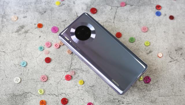 不在独有辨识度的华为Mate30，证明了是真的香！