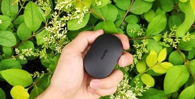 小米推出年轻人首款无线耳机！声道自动转换，120min续航，仅99.9