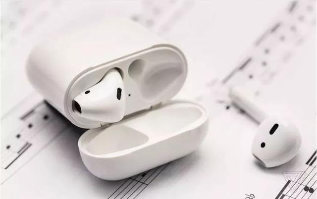 小米推出年轻人首款无线耳机！声道自动转换，120min续航，仅99.9