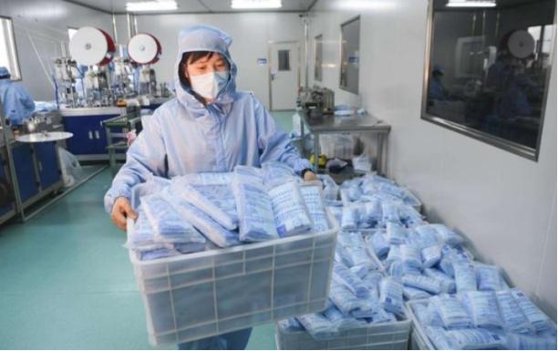 刘强东宣布退出京东，和奶茶妹有了“新工作”，网友：原来有退路