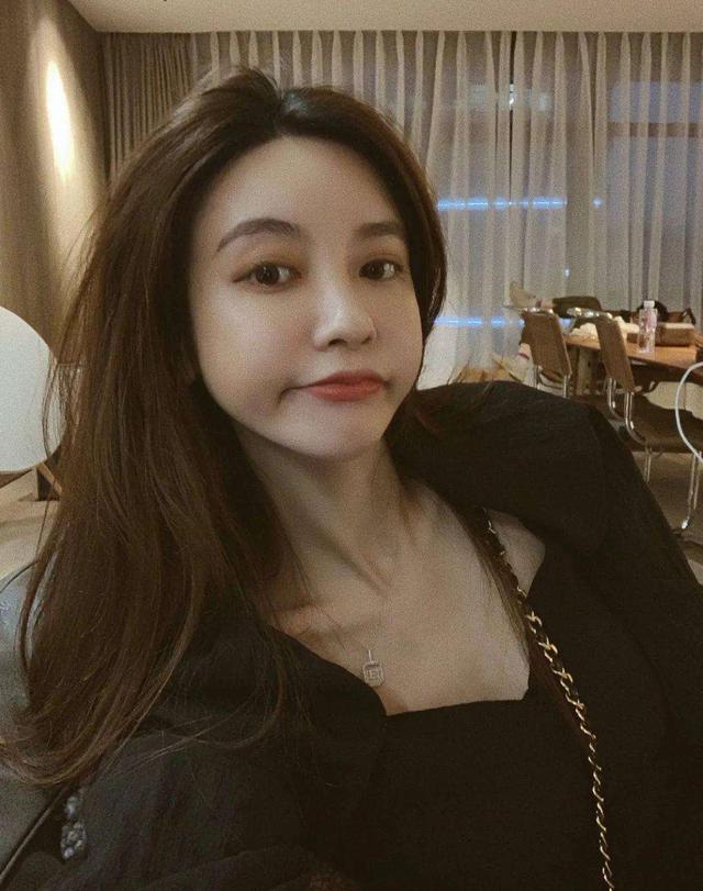 张大奕回归“带货生活”，蒋凡不会离开阿里，网友：啥都没发生？