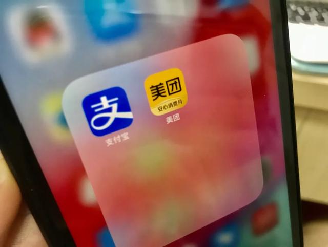 抬高佣金、强势逼独！腹背受敌的美团遭群体“炮轰”