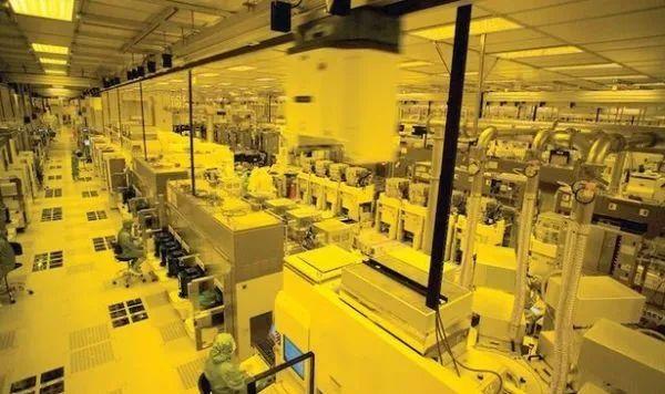 中国芯片巨头再传喜讯，实现5nm量产之后，又开始进军2nm