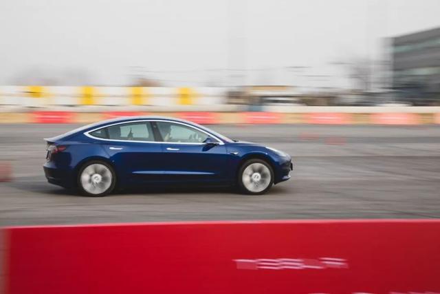 20万元预算，特斯拉Model 3真不香，懂车的人可以看看这款纯电SUV
