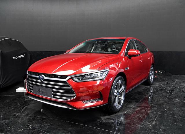 净利润下滑42%，创5年新低，比亚迪输在当下，赢在未来？