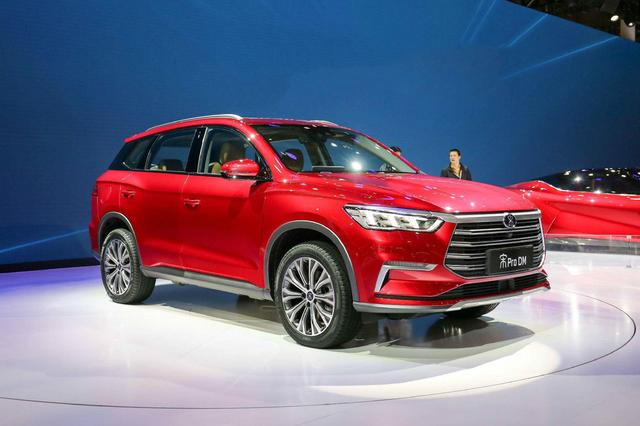 净利润下滑42%，创5年新低，比亚迪输在当下，赢在未来？