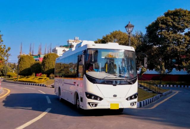 当“少年”特斯拉遇上“壮年”比亚迪丨汽车产经