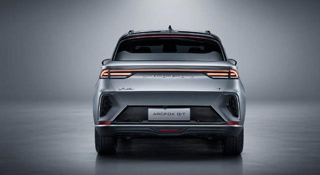 北汽最高科技汽车，搭载华为5G芯片，28万起售，特斯拉坐不住了？