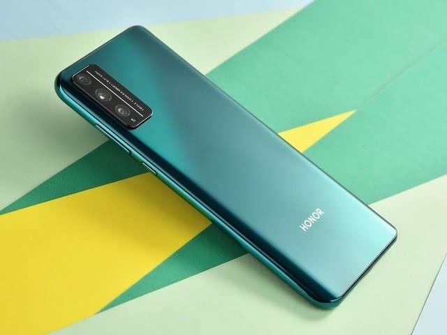 千元机不要乱买，这3款堪称低价高配，王者吃鸡毫无压力！