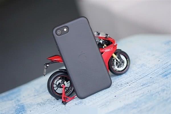 刚上市就破销量纪录！A13仿生芯片+小屏机身，苹果新机香爆了？