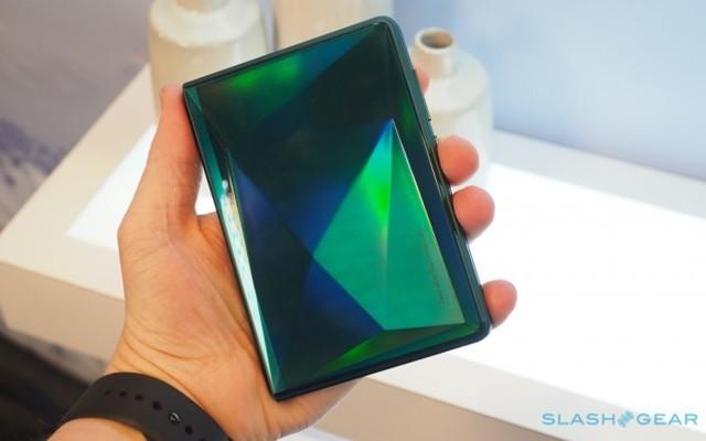 模仿三星、华为！TCL折叠屏手机公布，这颜值你给几分？