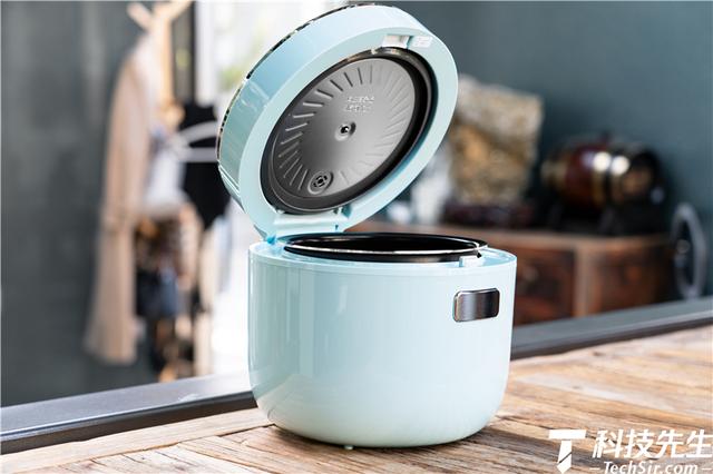 定位“轻生活”状态的年轻人：TOKIT智能电饭煲开箱