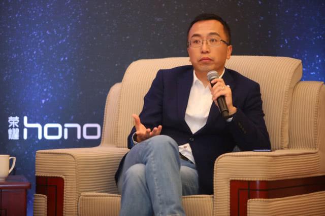 荣耀Magic3曝光：麒麟995+120Hz，网友：彻底干翻华为！