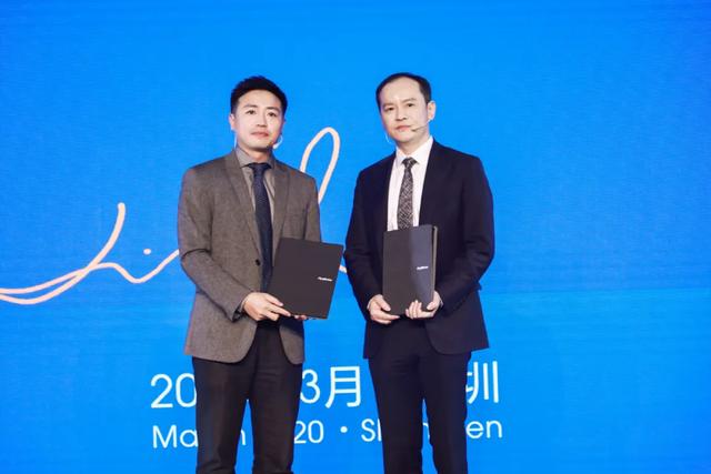 华为、三星、柔宇科技，折叠屏手机走向三足鼎立？