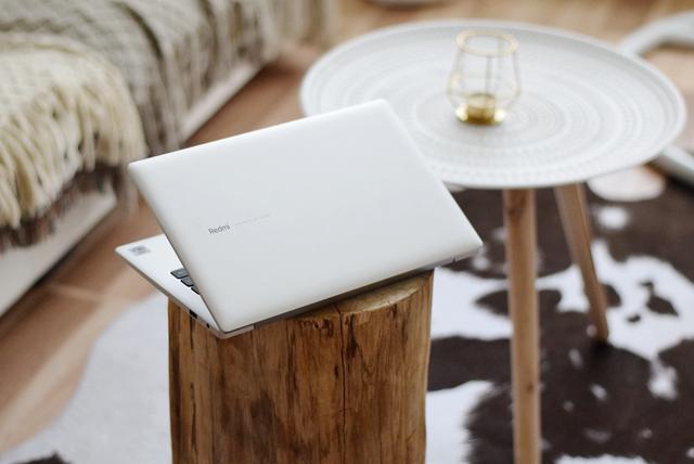 体积小巧，专为办公设计，小米推出首款全面屏笔记本！