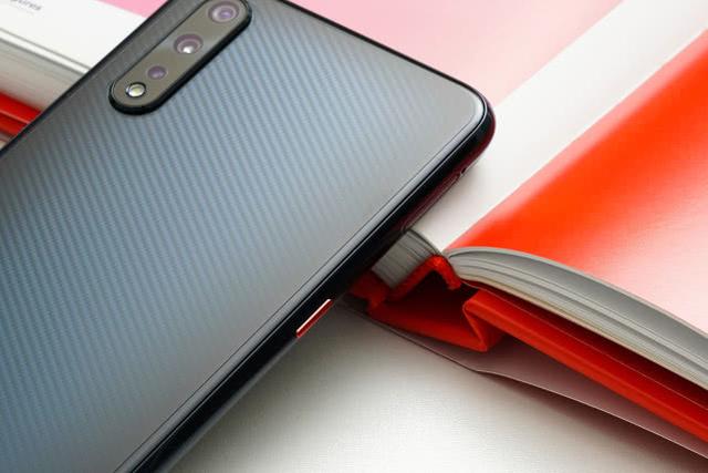 骁龙855+UFS3.0+大电池，跌至清仓价，现在入手还香吗？