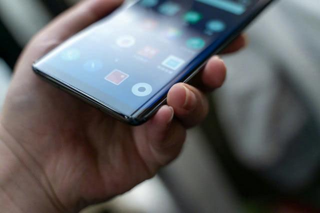 魅族经典之作？无孔机身+屏幕发声+曲面屏，黄章却表示很胡闹！