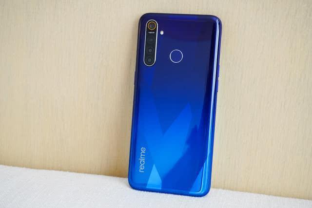 性价比最高的百元机？骁龙712+20W+IMX586，网友：真香！