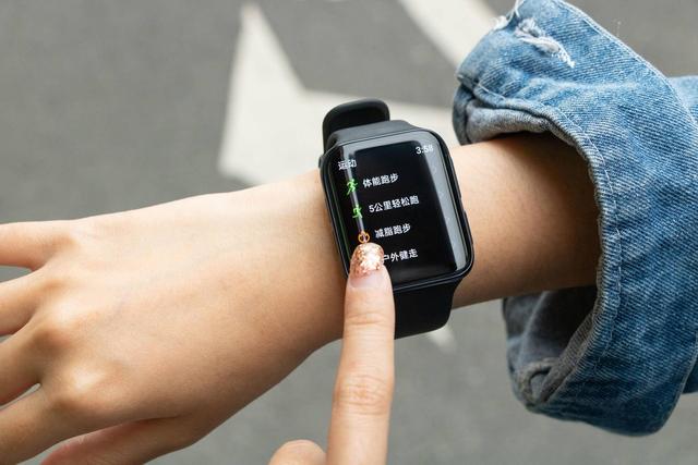 没有曲面屏算不上旗舰手机？OPPO却把它带到智能手表上