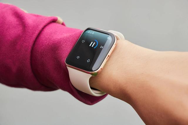 OPPO Watch：告别“直男”审美，这屏幕弯的好看