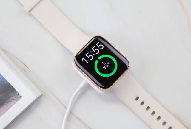 OPPO Watch：告别“直男”审美，这屏幕弯的好看