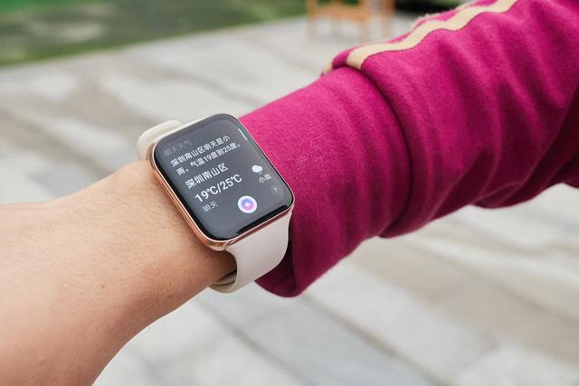 OPPO Watch：告别“直男”审美，这屏幕弯的好看