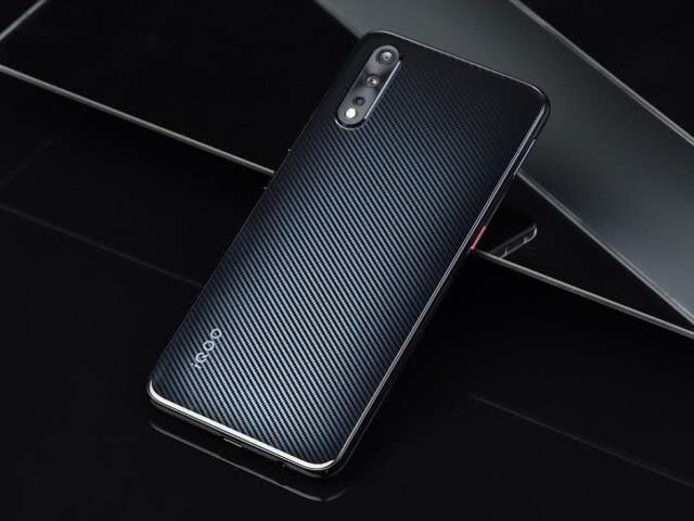 vivo全面发力，骁龙865+120Hz新机将至，想买红米请再等等！