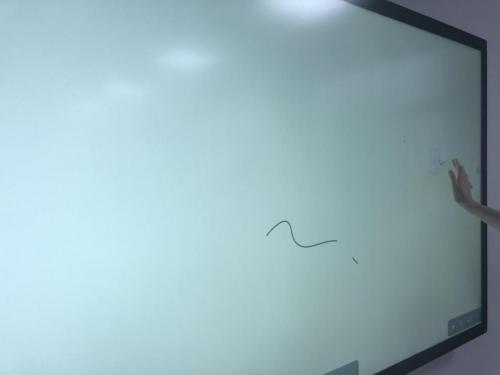 还在为写在墙上画在身上烦恼？会议平板让孩子自由表达