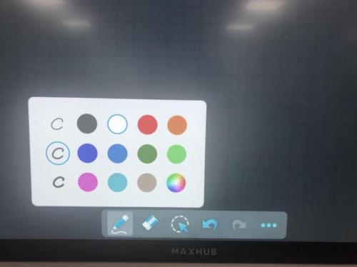 还在为写在墙上画在身上烦恼？会议平板让孩子自由表达