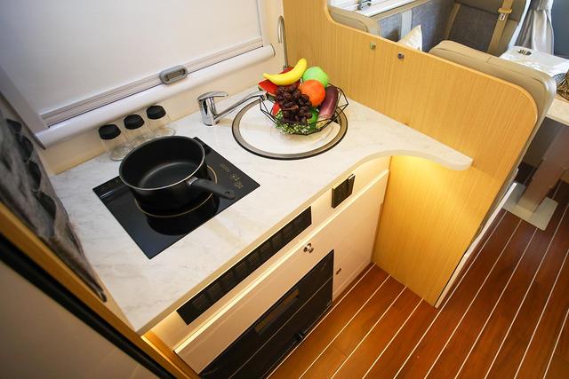 73.8万起售，续航780公里，空间大配置高，法美瑞新能源房车发布