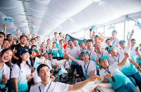 割韭菜遇见用户至上，新补贴政策让蔚来特斯拉碰出了怎样的火花？